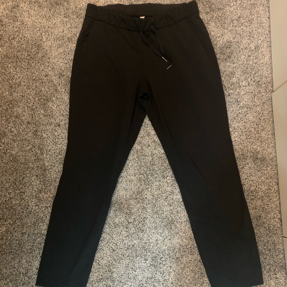 Lululemon- On the Fly 7/8 pants. Size 8